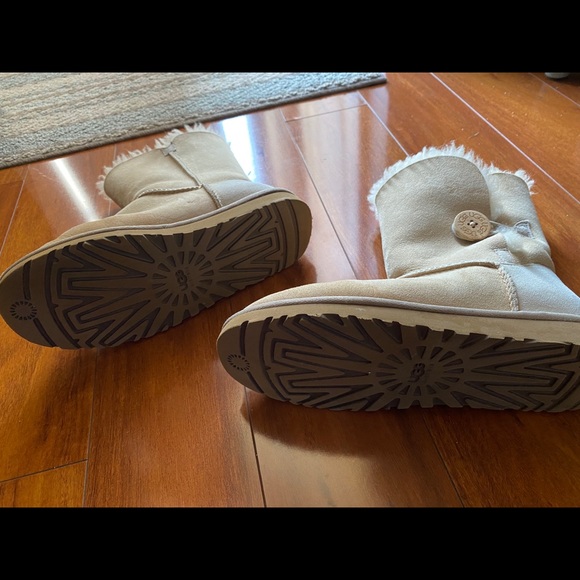 UGG BOOTS size 8 - Picture 8 of 10